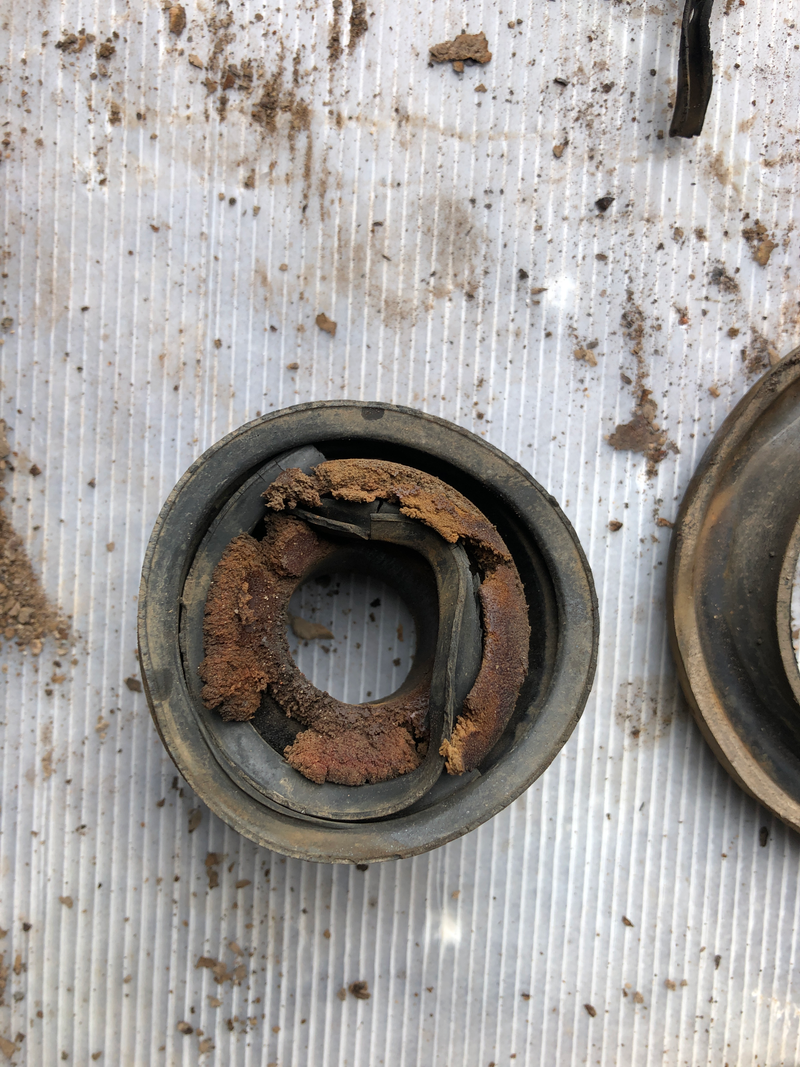 Illustration for article titled What does a Toyota Strut look like after 100,000 miles and 17 years?